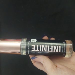 Makeup Revolution infinite setting spray